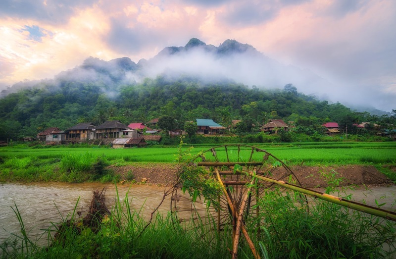 Khung cảnh tuyệt đẹp nơi bản Hiêu Pù Luông