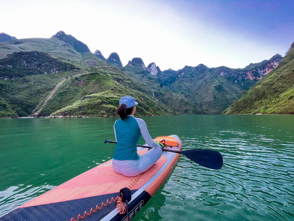 Hãy thử chèo kayak trên dòng sông Nho Quế