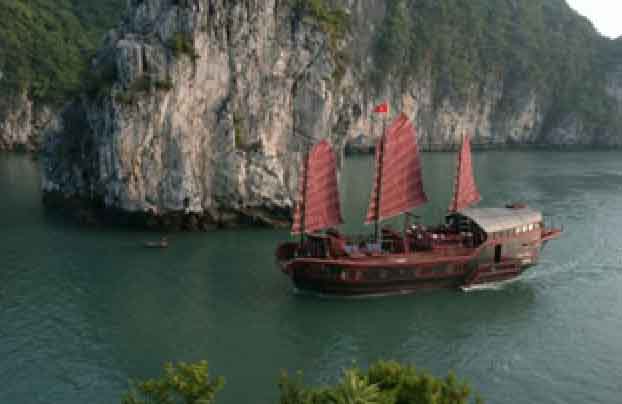 Red Dragon Cruise – phong cách cổ điển không hoà trộn