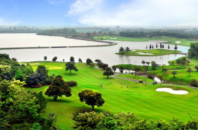 Sân golf Hoàng Gia tại hồ Đồng Thái - Ninh Bình