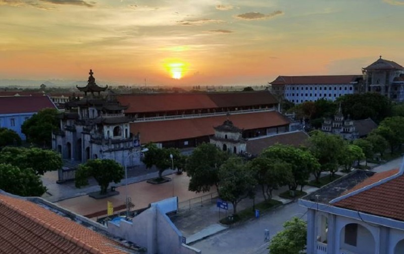 Nhà thờ đá Phát Diệm Ninh Bình 4