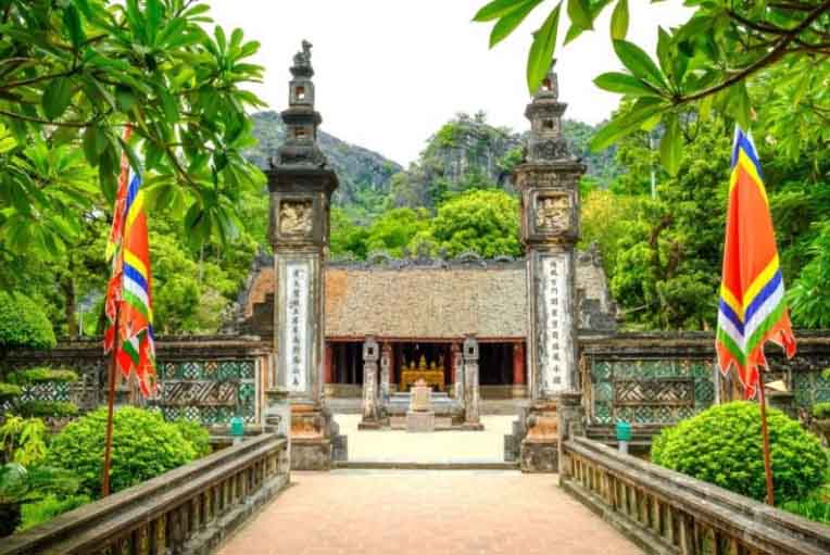 Cổng đền vua Đinh Ninh Bình