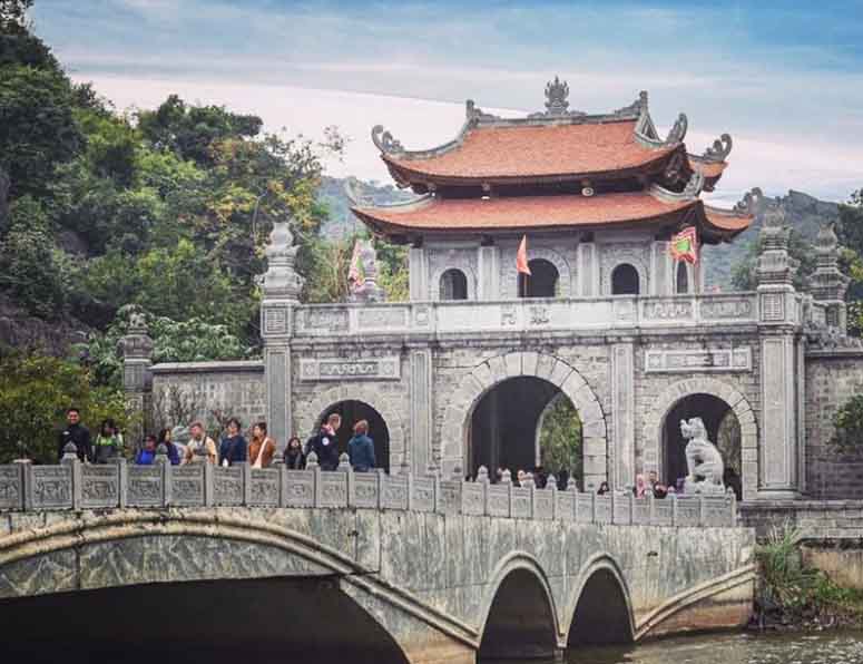 Cổng đền vua Lê Ninh Bình