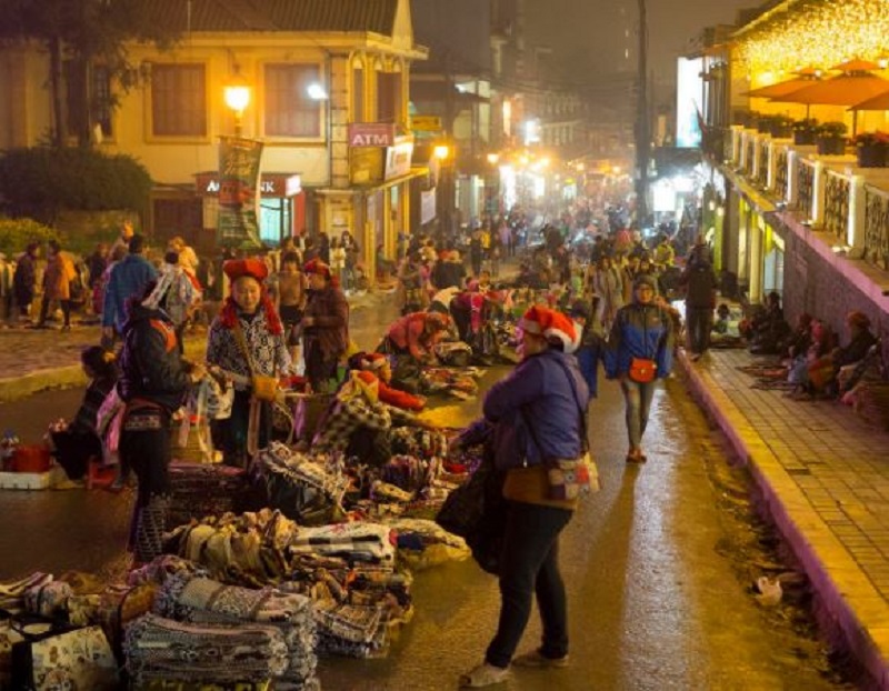 Chợ Đêm Sapa là một nét đặc biệt của người dân vùng cao