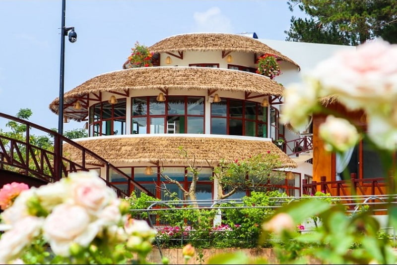 Bạn có thể tham khảo một số những resort tại Mộc Châu như Thảo Nguyên Resort, Mộc Châu Eco Garden, Phoenix Mộc Châu Resort,…