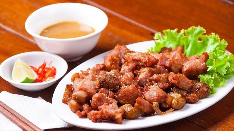 Bê chao là món ăn đặc sản nổi tiếng mà du khách nhất định phải thử khi ghé thị trấn Mộc Châu
