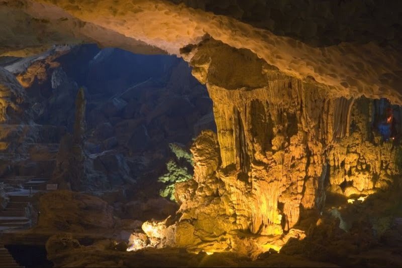 Hang Sửng Sốt được biết đến là một trong những hang động nổi tiếng tại Hạ Long