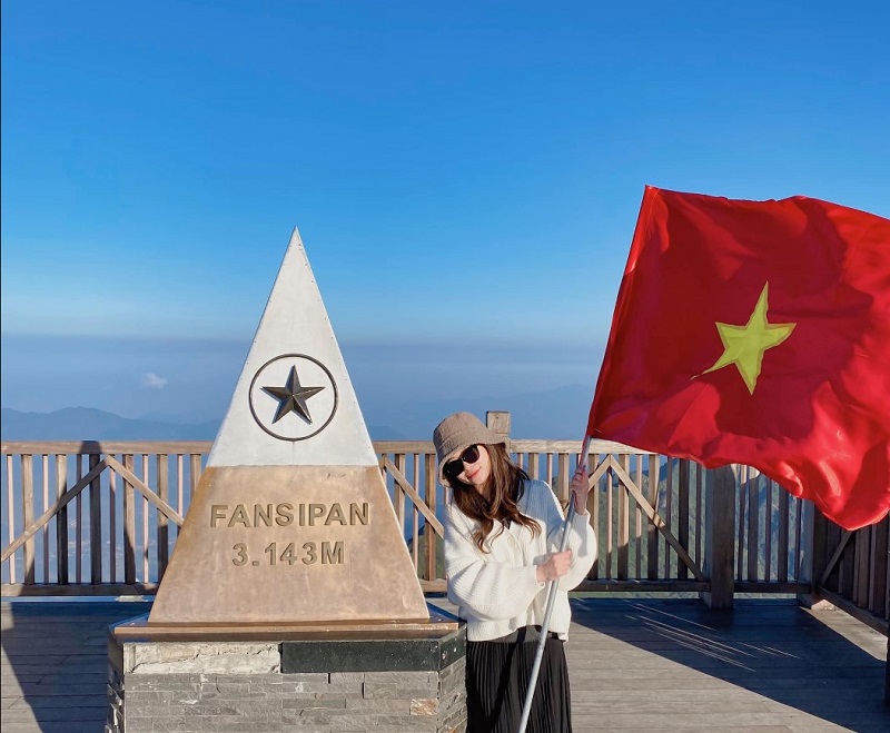 Chiêm ngưỡng khung cảnh tuyết rơi trên đỉnh Fansipan