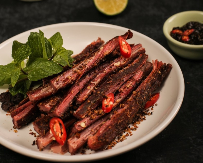 Thịt trâu gác bếp được lựa chọn làm quà lưu niệm khi đi du lịch Hà Giang
