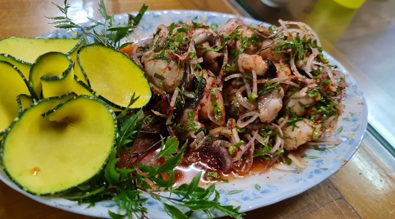 Giống như tên gọi thì nhà hàng ở cao nguyên Đồng Văn này chủ yếu cung cấp các món ăn từ cá sông