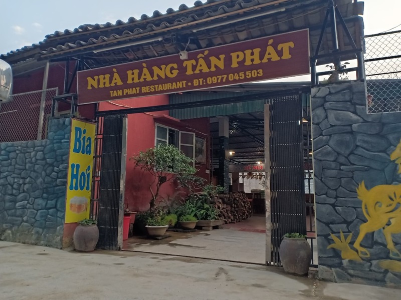 Nhà hàng Tấn Phát khá có tiếng ở Đồng Văn, Hà Giang