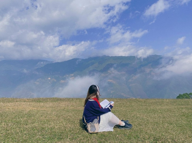 Địa hình núi cao khiến Tà Xùa trở thành điểm săn mây cực hot đối với giới trẻ