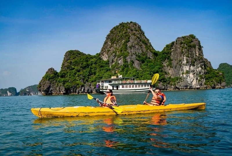 Chèo kayak Hạ Long